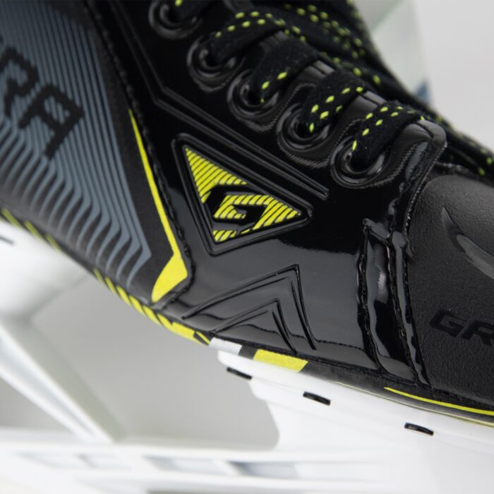 Offizielle Herstelleraufnahme https://grafhockey.com/skates/ice/player/supra-g315x/